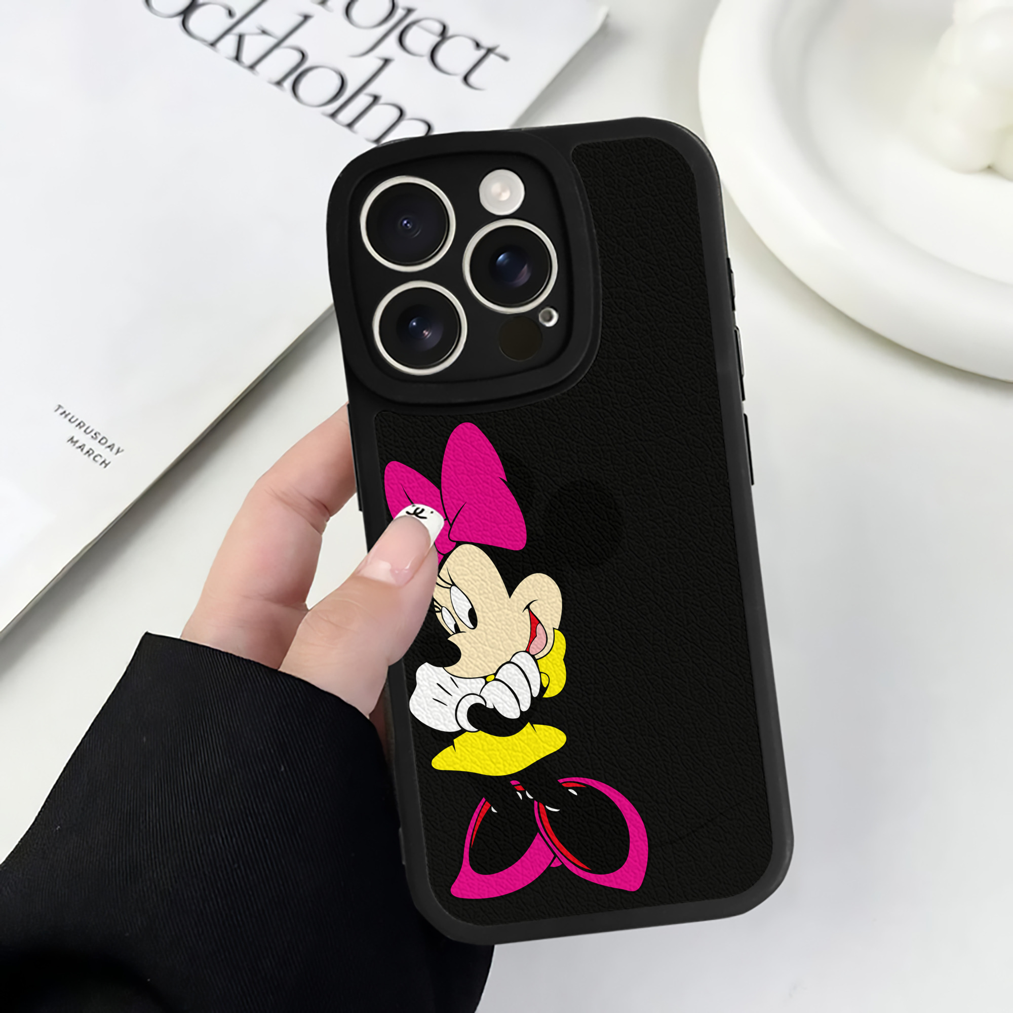 （画像用） ミッキーマウス Mickey Mouse 【iPhone 16シリーズ対応】シリコンスマホケース（レザー調） 材質：シリコン